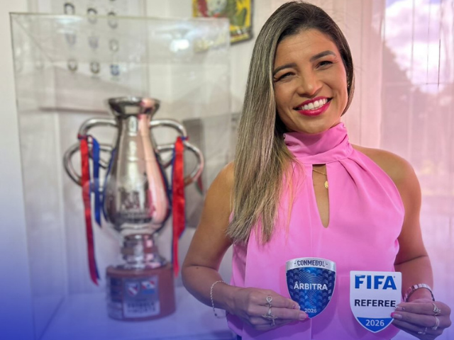 Árbitra paraense Gleika Pinheiro conquista escudo da FIFA e faz história
